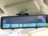 【デジタルインナーミラー】後席の大きな荷物や同乗者で後方が確認しづらい時でも安心!カメラが撮影した車両後方の映像をルームミラー内に表示。クリアな視界で状況の確認が可能です!