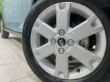 【純正15インチアルミホイール】外観にマッチした純正アルミホイールを装着しております。各種社外アルミホイールや、スタッドレスタイヤも取扱いしております。是非ご相談ください♪