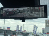 荷物や人でバックミラーが見えずらい時ありませんか?インテリジェントルームミラーはカメラの映像をミラーに映すことができます!