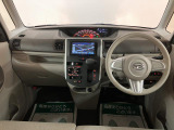 お手頃価格のタントが登場!ナビやETC車載器も付いているので快適にお使いいただけます♪ダイハツ認定中古車ですので、1年間走行距離無制限保証ももちろん付いていますので安心してお使いいただけます。