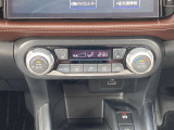 オートエアコンで車内快適!寒い時に重宝する前席のシートヒータースイッチも装備されています