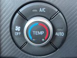 【 オートエアコン 】車内温度を感知して自動で温度調整をしてくれるのでいつでも快適な車内空間を創り上げます。