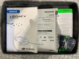 スマートキーは鍵をバッグに入れたままでもドアロックの開閉やエンジンのON・OFFができます。夜間や雨の日も鍵を探さなくて良いので便利です。
