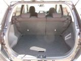 ラゲッジスペースは十分な広さを確保しています。日常のお買い物にも大活躍!積み下ろしも楽々ですよ。