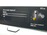 BSMは、車線変更時における運転者の後方確認を支援するシステムです。自車の後方から接近する車両を検知すると、接近表示灯(ミラーに設置)         と警報音で運転者に危険を知らせます。