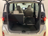 【ラゲッジルーム】後部座席を倒せば大きな荷物も積むことが出来ます!