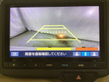 バックでの車庫入れも安心です! リアカメラが付いているバックモニター付のナビを装備しております。操作線もついており距離感も画面から確認できます。