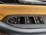 運転席のパワーウインドースイッチ部です。よく触れる場所だからこそ、使用状態があらわれますよね。ぜひこうした所もチェックしてください。