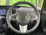 インテリアに合わせたデザインのステアリングは、運転される方のことも考え、運転しやすい形状、大きさです。是非一度、実際に触ってお確かめください。
