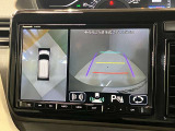 【全方位モニター】車を上から見下ろしているかのような映像で周囲の状況がひと目で確認、狭い駐車場に駐車するときも安心です♪♪障害物などがあると警告音がなりますので安心して駐車が出来ます★