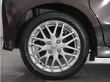 アルミホイール装着車です!これで足元まわりもおしゃれにきまります!