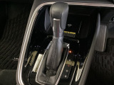 「e:HEV」は、モーター走行を中心にしながら電気エネルギーやエンジン動力を最も効率よく使い分けることができる賢いハイブリッドシステムです。サイドブレーキはスイッチ操作の電子制御パーキングブレーキです