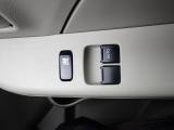 前席の窓の開閉は電動になりますので、便利ですよね。