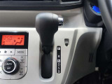 ストレート式のシフトレバーを採用しております♪シンプルなので、誰でも使いやすいですネ☆