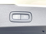 【パワーバックドア】スマートキーや運転席のボタンを押すだけでリアゲートが自動で開閉します!荷物を持っている時や、高い位置にあるバックドアを閉める際に便利な機能です。