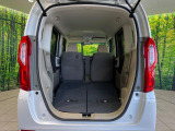 後席を格納すると、これだけの広さが!シーンに合わせたシートアレンジで、大きな荷物も積むことが出来ます♪