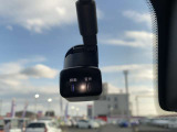 最近、装着率の高いドラレコは万が一の時の記録や、煽り運転の抑制効果もあります☆