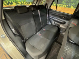 後部座席も気になるようなキズ・汚れやへたり等、大きなダメージはなく、良好な状態です。