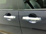 アウトサイドドアハンドルはメッキ加飾です。