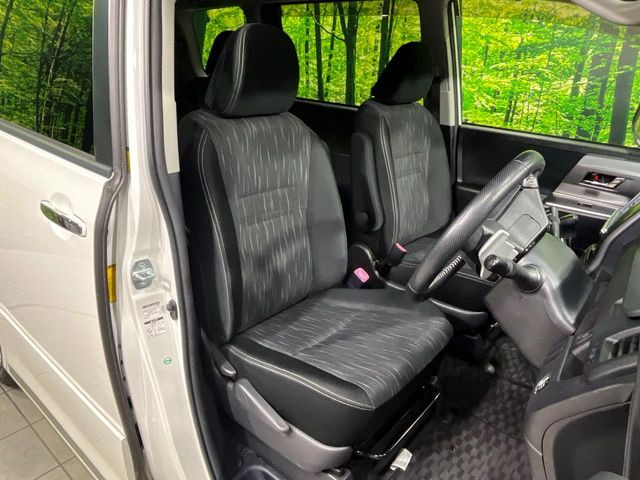 トヨタ ヴォクシー 2.0 ZS 煌II の中古車詳細 (90,559km, ホワイト