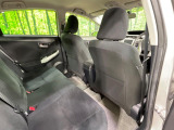 後部座席も気になるようなキズ・汚れやへたり等、大きなダメージはなく、良好な状態です。