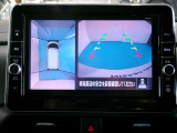 アラウンドモニター 白線や駐車車両をナビ及びルームミラーに表示 駐車している車両との位置関係も一目で分かって安心です