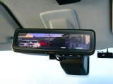 後席に荷物をタップリのせても視界を確保してくれちゃうスマート・ルームミラー♪