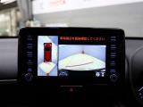 パノラミックビューモニター付きです。車両を上から見たような映像をディスプレイオーディオ画面に表示。運転席からの目視だけでは見にくい、車両周辺の状況をリアルタイムでしっかり確認できます。