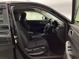 シートはフィット性も良く、楽な運転姿勢を保てます。