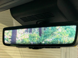 【デジタルインナーミラー】後席の大きな荷物や同乗者で後方が確認しづらい時でも安心!カメラが撮影した車両後方の映像をルームミラー内に表示。クリアな視界で状況の確認が可能です!