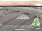 【スマートブレーキサポート】走行中に前方の車両等を認識し、衝突しそうな時は警報とブレーキで衝突回避と被害軽減をアシスト。より安全にドライブをお楽しみいただけます。