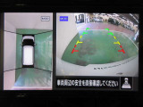 アラウンドビューモニターで車庫入れも空から見ている様に駐車できラクラクです。