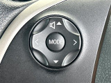 【 ステアリングスイッチ 】手元のスイッチでナビ操作が可能です。非常に便利な機能です。取り付けのナビによってはオプション設定となっております。