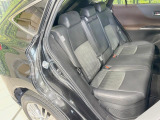 後部座席も気になるようなキズ・汚れやへたり等、大きなダメージはなく、良好な状態です。