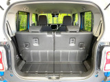 普段のお買い物や通勤、送迎等に十分な荷室スペースを確保しております。セカンドシートを倒すと、大きな荷物の積載も可能です♪