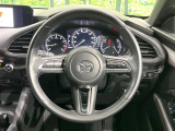 【純正革巻きステアリング】上質な革を使用することで、手にしっかり馴染みとても運転しやすいハンドルです♪