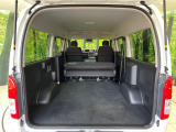 後席を格納すると、これだけの広さが!シーンに合わせたシートアレンジで、大きな荷物も積むことが出来ます♪