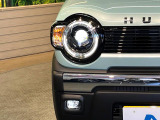 【LEDヘッドライト】悪天候や夜間走行時も良好な視界を確保し安心して運転できる高輝度LEDヘッドライトを装備!点灯速度が早く、消費電力も抑えられています。