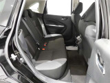 後部座席の足元スペースもしっかりありますね。