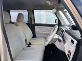 【運転席】座り心地が良いシートなので長時間の運転でも快適にお過ごしいただけます。新品のフロアマットのご注文も可能です。掲載箇所以外にご希望の写真がございましたらお気軽にお問い合わせ下さい。