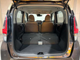 後席を折りたたむと軽自動車とは思えないほど広々としたラゲッジへと早変わり♪