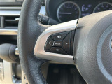 【 ステアリングスイッチ 】手元のスイッチでナビ操作が可能です。非常に便利な機能です。取り付けのナビによってはオプション設定となっております。詳しくはスタッフまで。