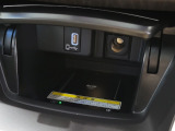 USBオーディオ用ソケットがついていますので携帯電話などを接続すれば音楽等の再生が可能です!