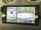 【アラウンドビューモニター】専用のカメラにより、上から見下ろしたような視点で360度クルマの周囲を確認することができます☆死角部分も確認しやすく、狭い場所での切り返しや駐車もスムーズに行えます。
