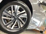 【純正16インチアルミホイール】外観にマッチした純正アルミホイールを装着しております。各種社外アルミホイールや、スタッドレスタイヤも取扱いしております。是非ご相談ください♪