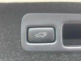 【パワーバックドア】スマートキーや運転席のボタンを押すだけでリアゲートが自動で開閉します!荷物を持っている時や、高い位置にあるバックドアを閉める際に便利な機能です♪