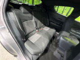 後部座席も気になるようなキズ・汚れやへたり等、大きなダメージはなく、良好な状態です。