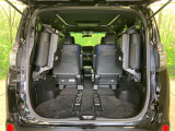 普段のお買い物や通勤、送迎等に十分な荷室スペースを確保しております。セカンドシートを倒すと、大きな荷物の積載も可能です♪