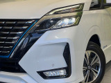 【LEDヘッドライト】悪天候や夜間走行時も良好な視界を確保し安心して運転できる高輝度LEDヘッドライトを装備!点灯速度が早く、消費電力も抑えられています。