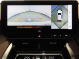パノラミックビューモニター。クルマを真上から見たような映像を表示します。